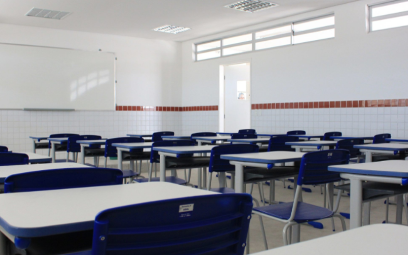 Governo da Paraíba prepara concurso com 2 mil vagas para professor e salários de R$ 6 mil para 2025