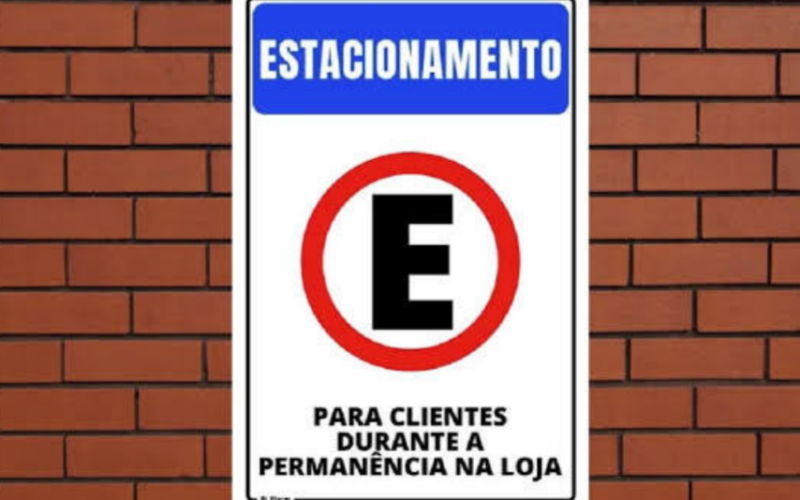 Posso estacionar em vagas de lojas, mesmo se não for cliente: o que diz a lei?
